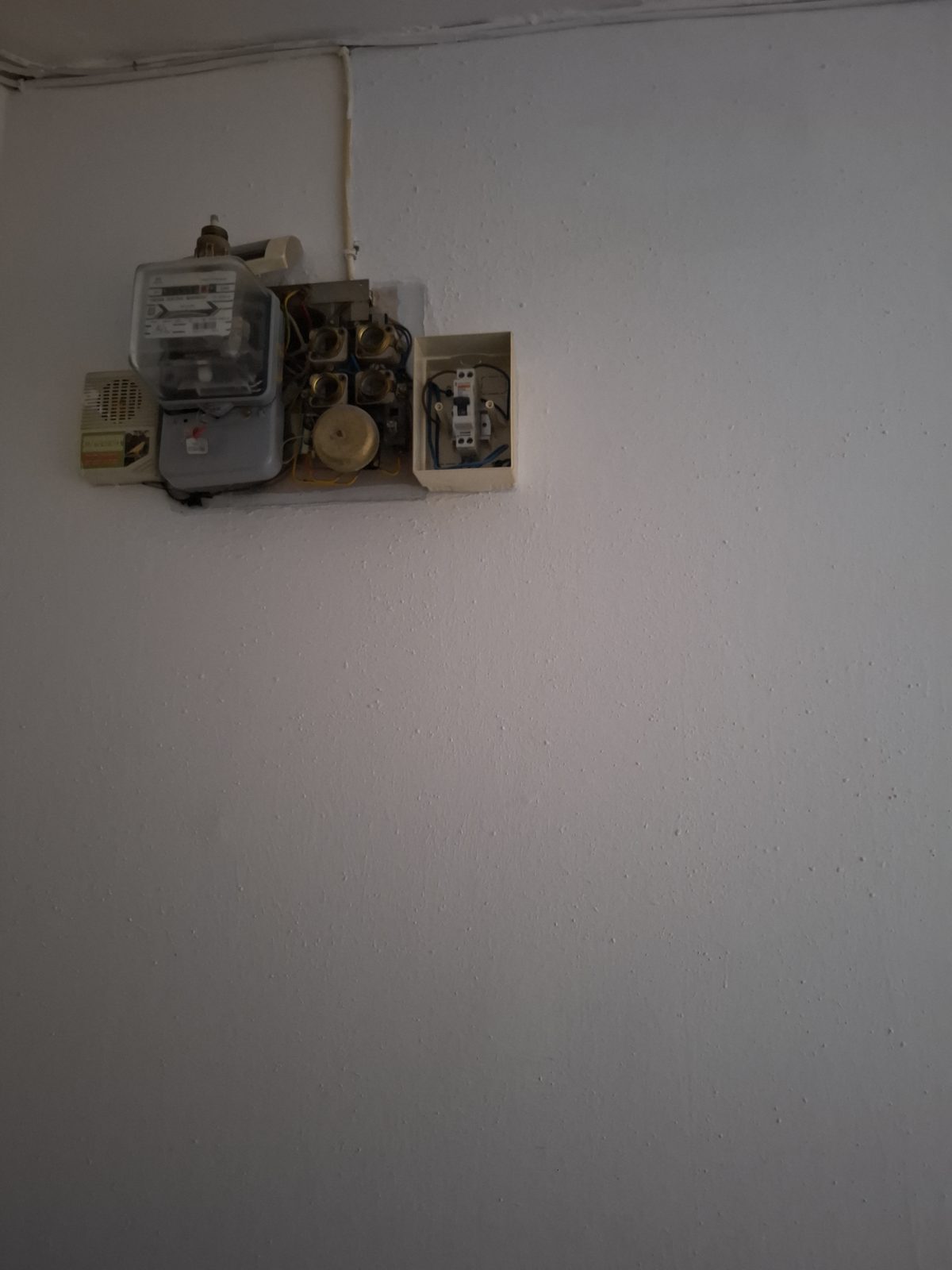 Tablou electric vechi cu siguranțe fuzibile, înainte de înlocuire, apartament Cluj-Napoca